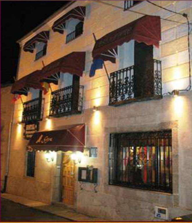 Hostal Restaurante Goya Piedrahita  Exterior photo